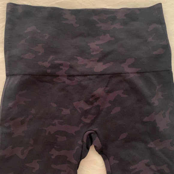 High Waisted Camo Workout Pants - Picture 3 of 4